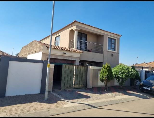 3 BEDROOM HOUSE FOR SALE IN BUHLE PARK
